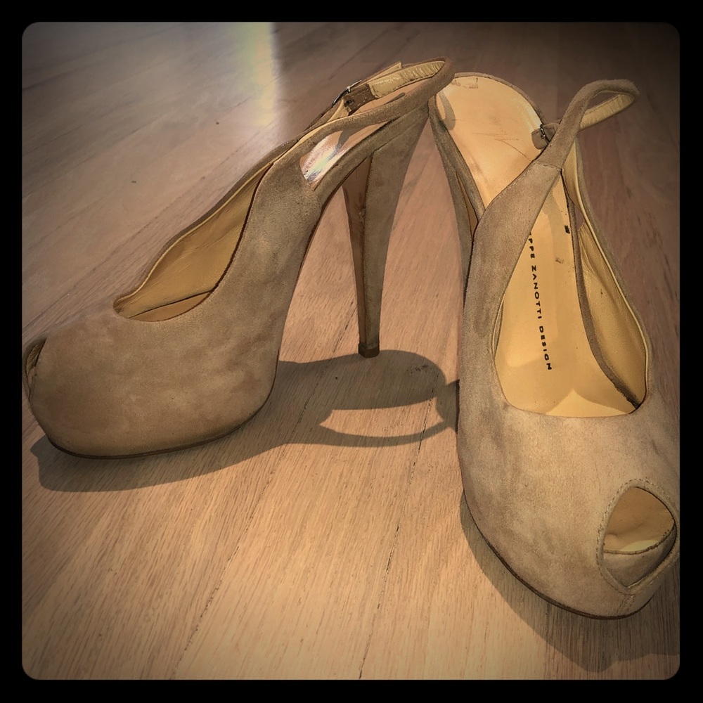 Giuseppe Zanotti Design Peep Toe Cream Suede Heels